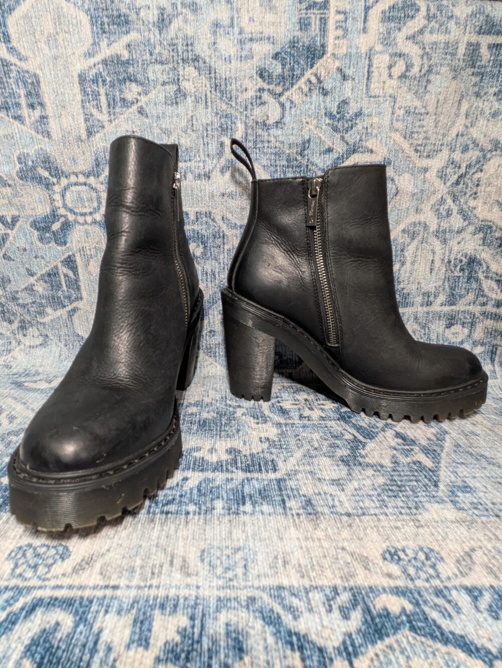 Dr. Martens DISCONTINUED Magdalena II Women's 8 But Runs Big